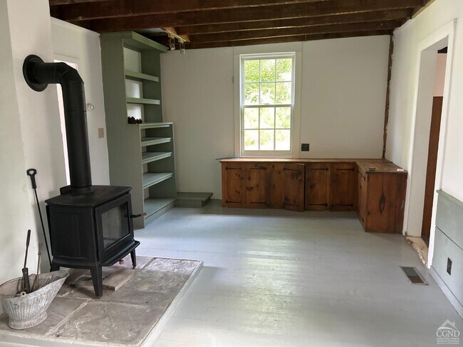 Building Photo - 136 Rudd Pond Rd