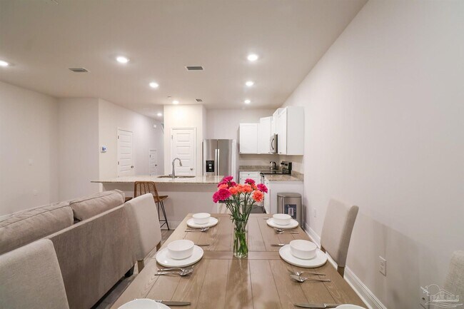 Foto del edificio - 7174 Village Ln