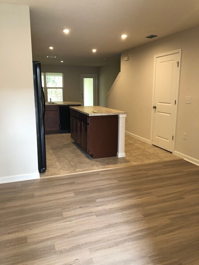 Foto del edificio - 5941 Creekside Crossing Dr