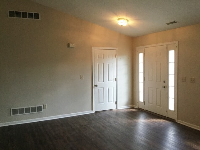 Foto del edificio - 3311 Whispering Woods Drive
