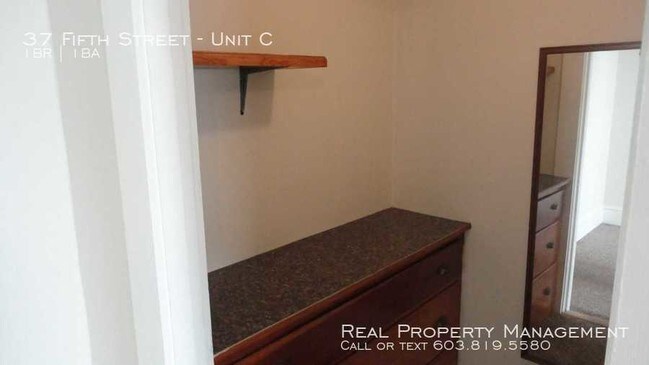 Building Photo - Charming 1 Bedroom Apartment