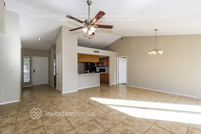 Foto del edificio - 8833 W Windsor Ave