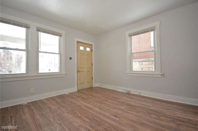 Building Photo - 2 br, 1 bath Townhome - 3111 Terrace St