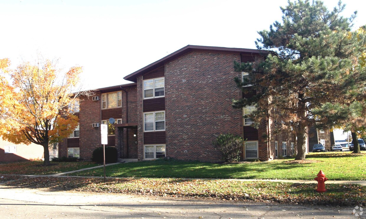 1554 Mark Ave, Elgin, IL 60123 Apartments in Elgin, IL