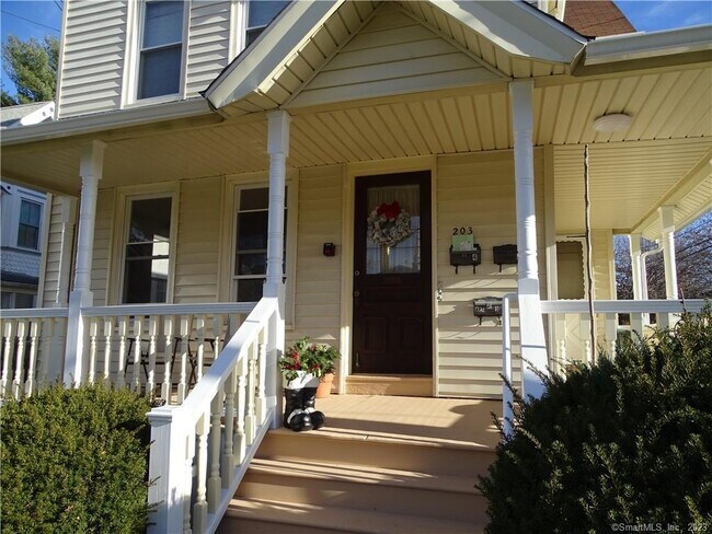 Building Photo - 203 Montowese St