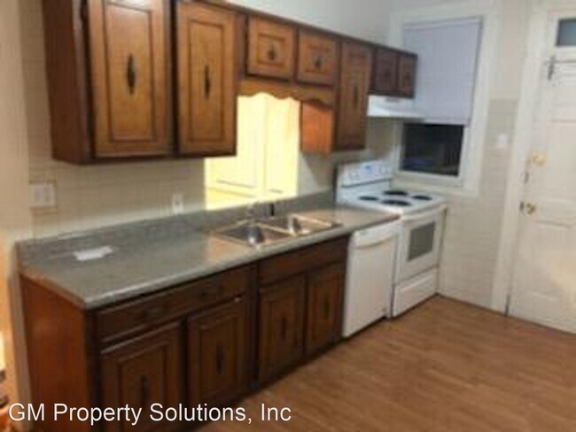 Building Photo - 4 br, 1.5 bath House - 330 E New Street