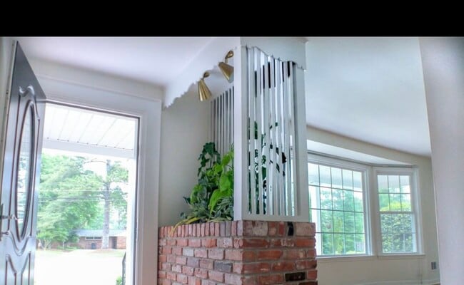 Building Photo - 504 Aumond Rd