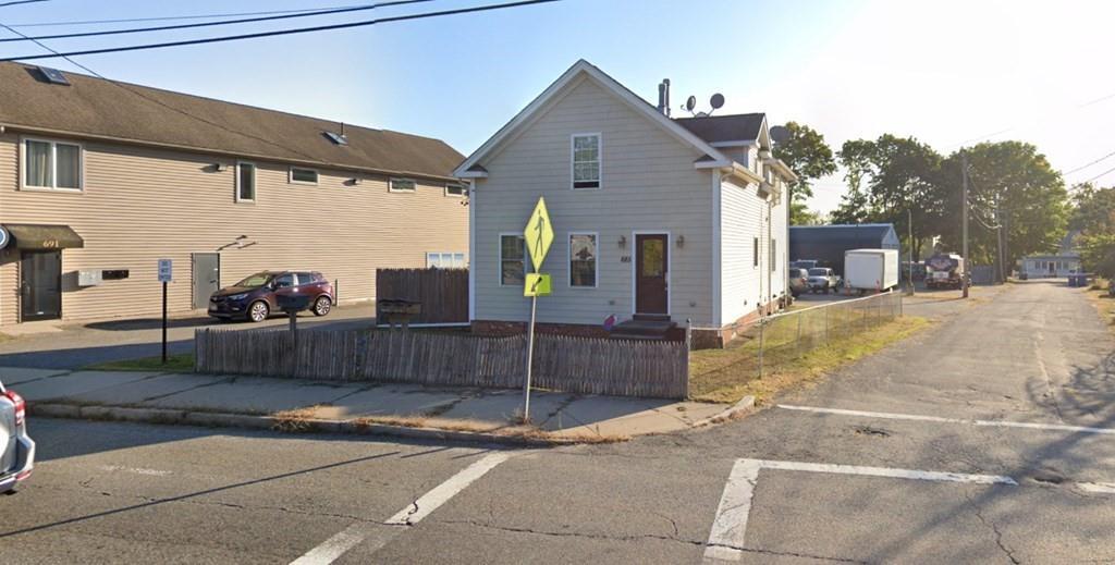 Primary Photo - 685 Fall River Ave