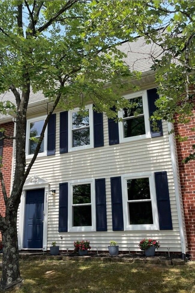 Building Photo - 911 Grayfox Cir