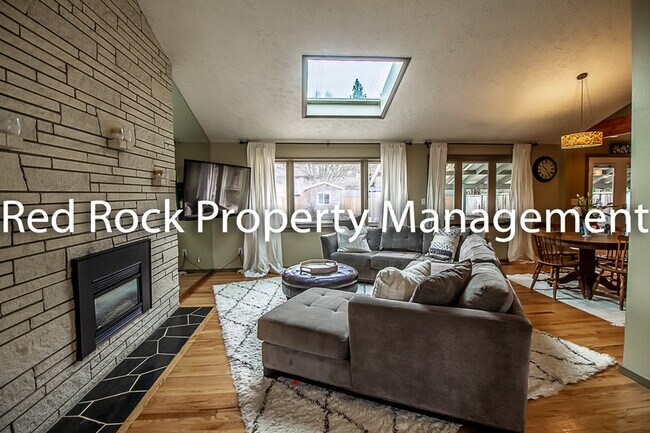 Foto del edificio - 2428 E 40th Ave