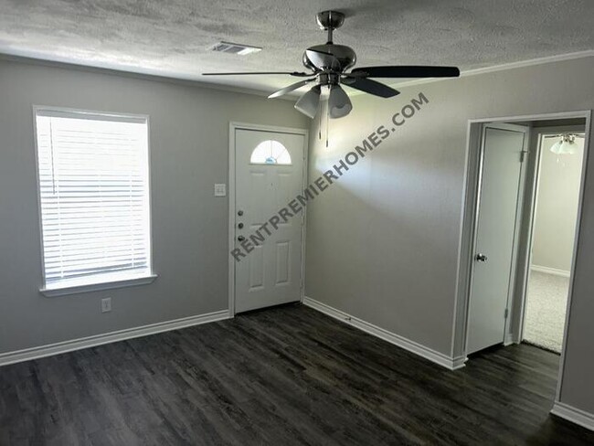 Building Photo - 14108 Spring Oak Dr