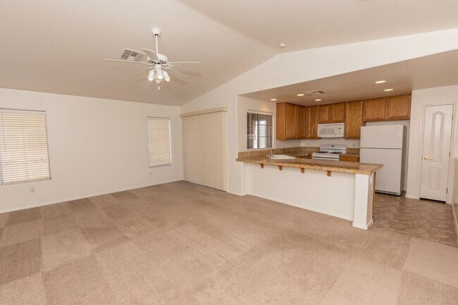 Foto del edificio - Available! 2 Bedroom Townhome inside Pacif...