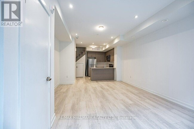 Building Photo - 3566 Colonial Dr