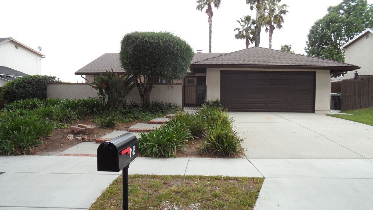 Foto principal - Updated Single Story 3 BR 2 BA home With 2...