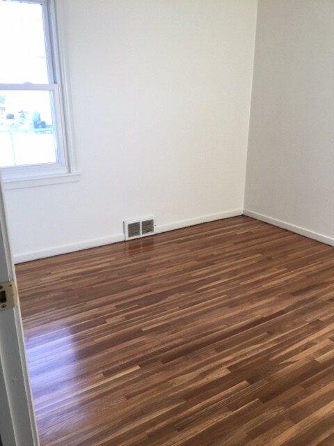 Dormitorio #1 - 1672 Ford Pkwy