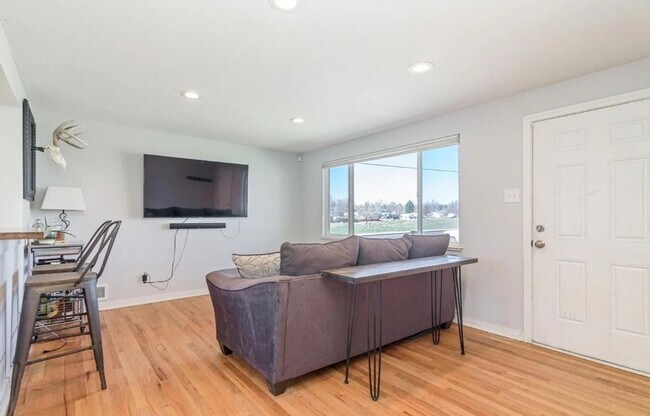Building Photo - Open House this Saturday March 1st 9:30-11!