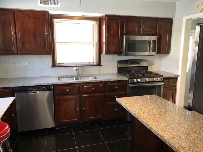 Building Photo - 2911 Wilmette Ave