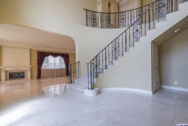 Building Photo - 3609 Viewcrest Dr