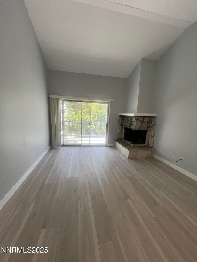Foto del edificio - 2555 Clear Acre Ln