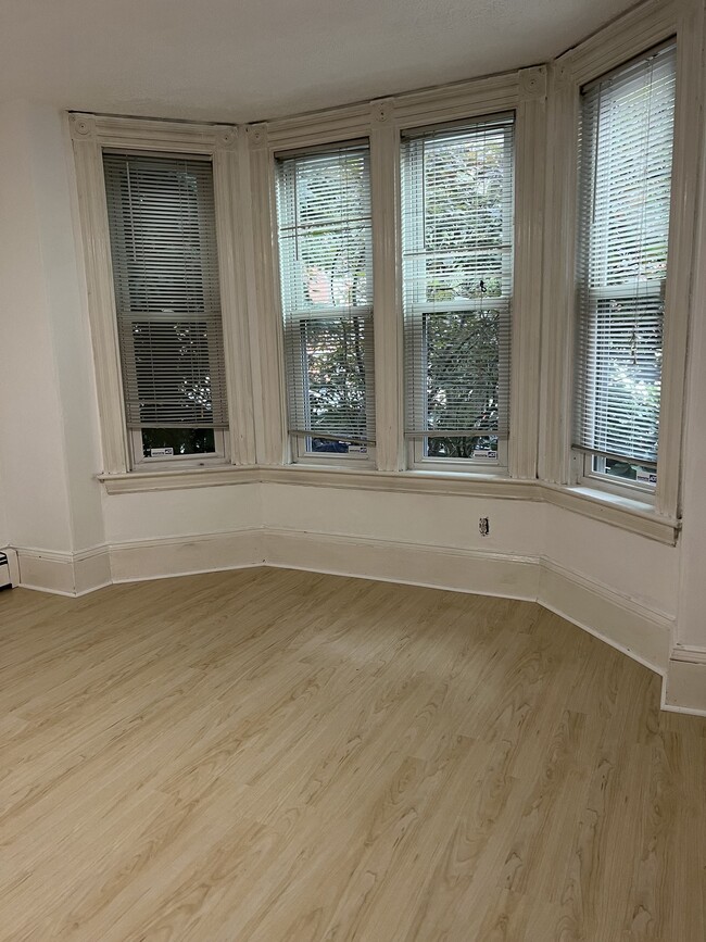 Foto del edificio - 53 Bow Street, Unit 1