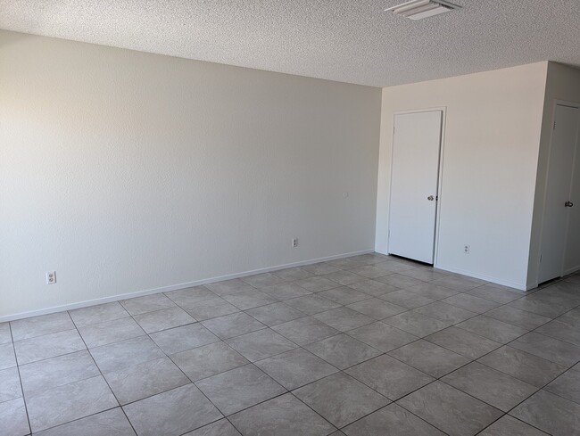 Building Photo - 841 Avenue A