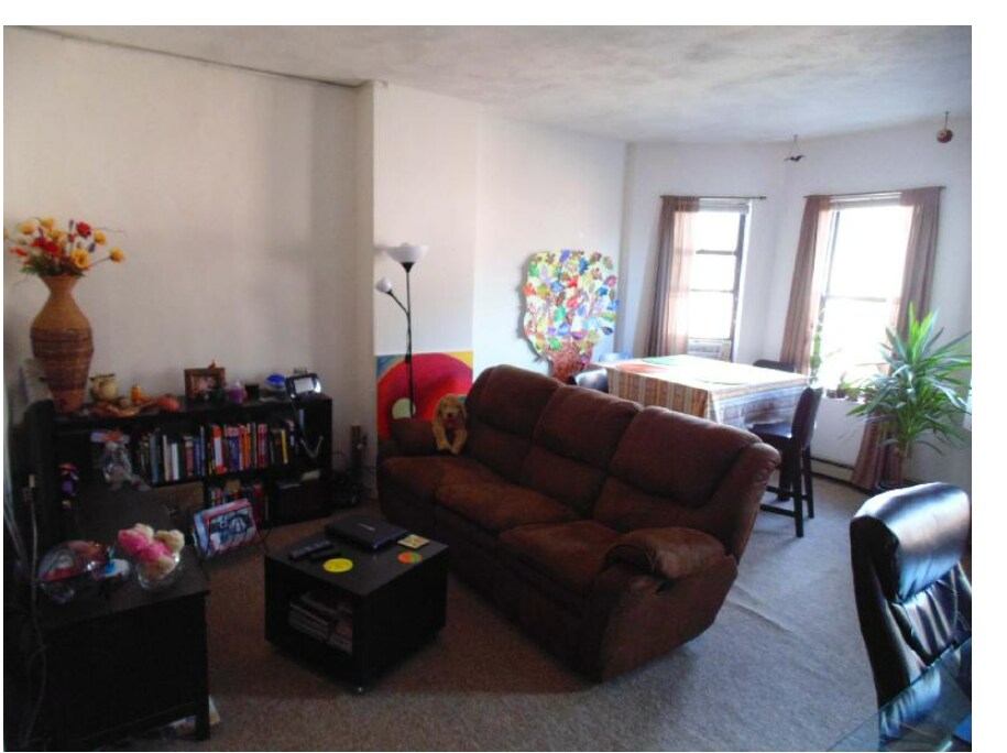 Primary Photo - 63 S Huntington Ave