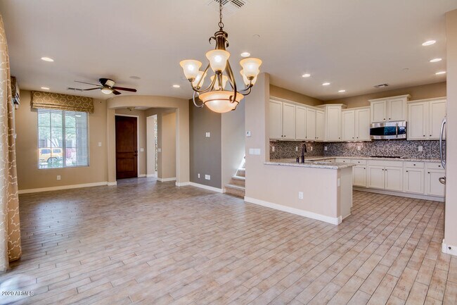 Foto del edificio - 9111 W Meadow Dr