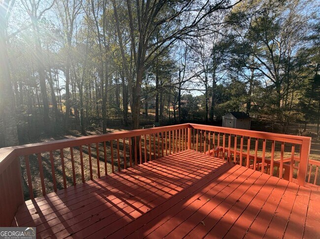 Building Photo - 212 Regal Way W