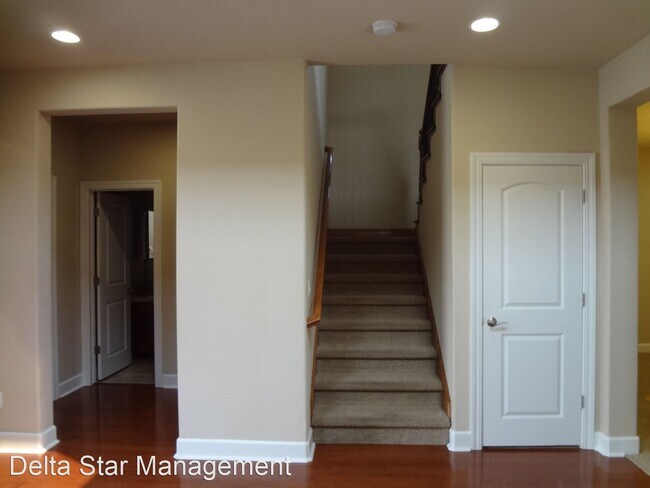 Foto del edificio - 5 br, 3 bath House - 1123 MONTAGUE LN