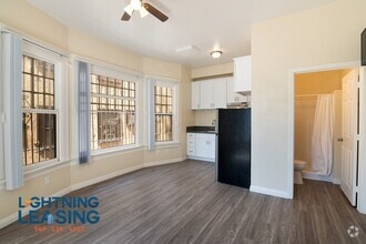 Building Photo - 1015 S Burlington Ave