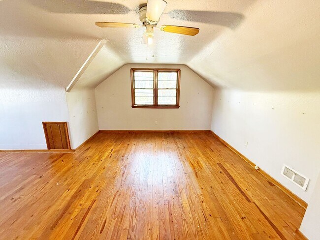 Foto del edificio - 3 BED 1 BATH BEAUTIFUL SINGLE FAMILY HOME