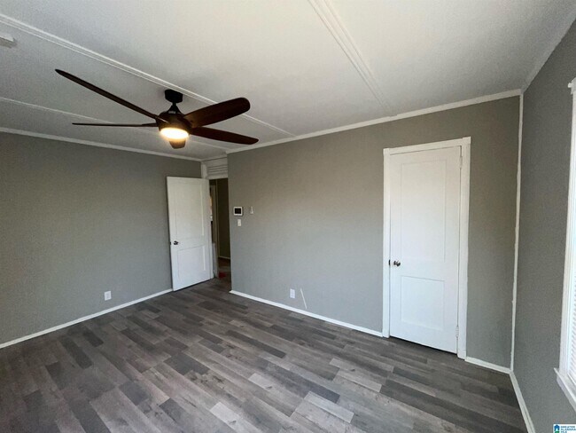 Building Photo - 624 4th Ct W