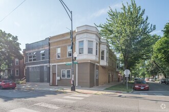 Building Photo - 3625 W Wrightwood Ave