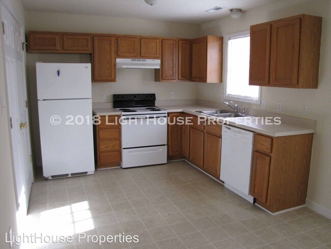Building Photo - 131 Primrose Ln