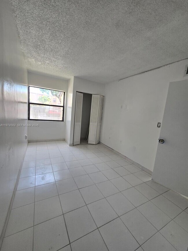 Foto del edificio - 685 W Park Dr