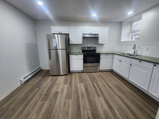 Foto del edificio - 151 S Main St