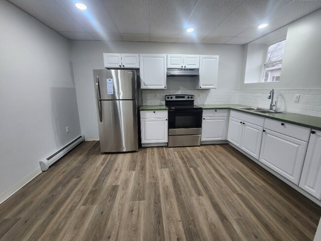 Building Photo - 151 S Main St