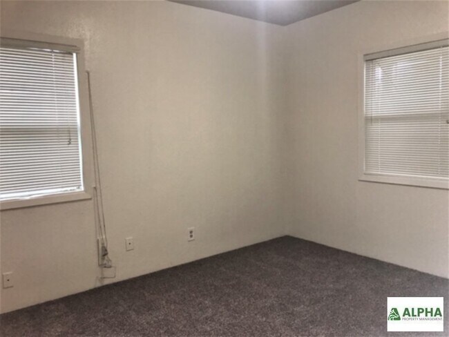 Building Photo - Great  price