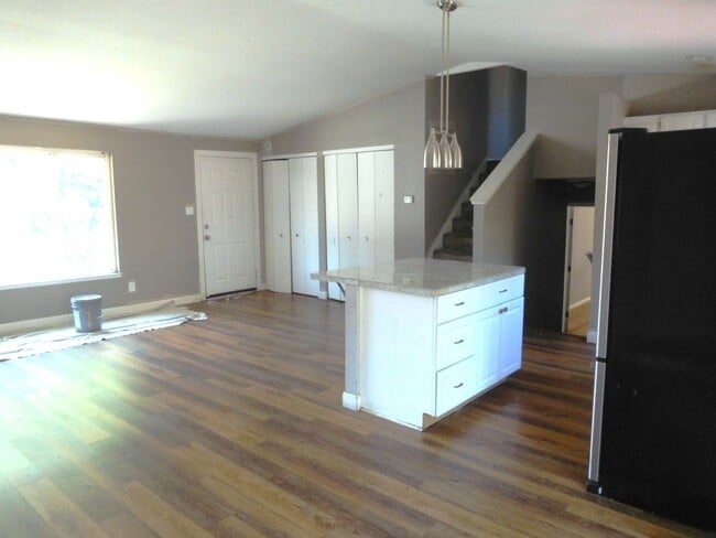 Building Photo - 1325 Williams Cir