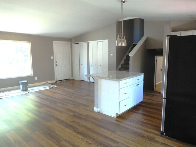 Foto del edificio - 1325 Williams Cir