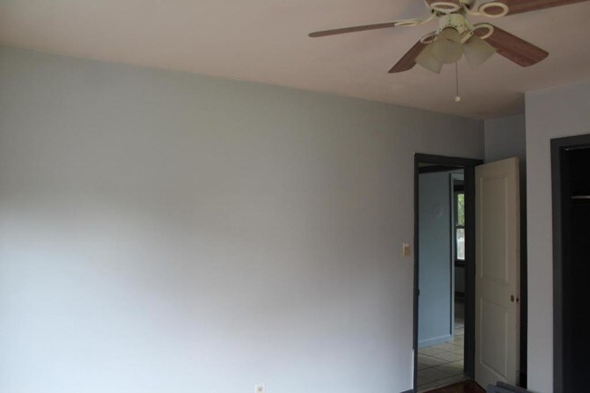 Building Photo - 821 E Lexington Ave