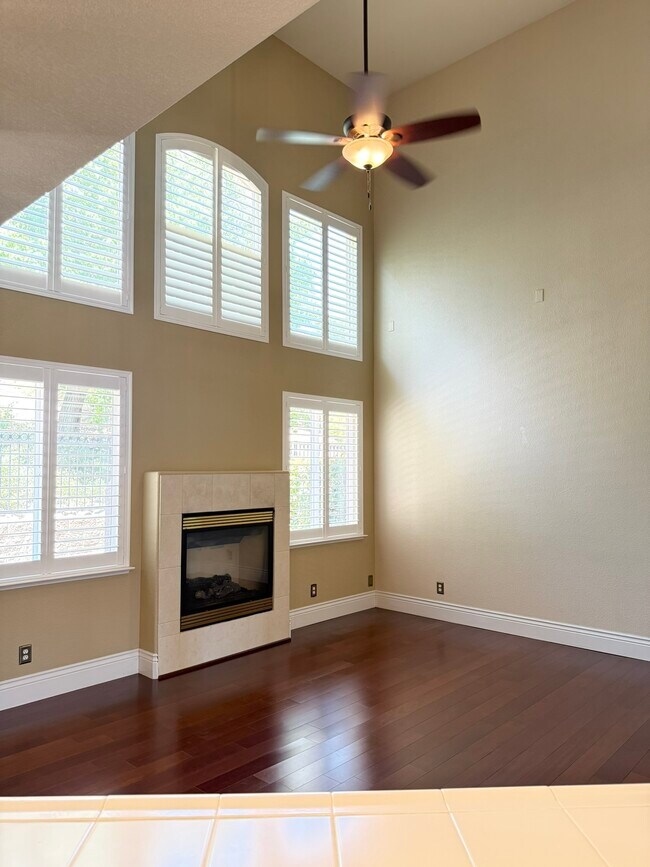 Sala de estar - 412 Endberg Dr