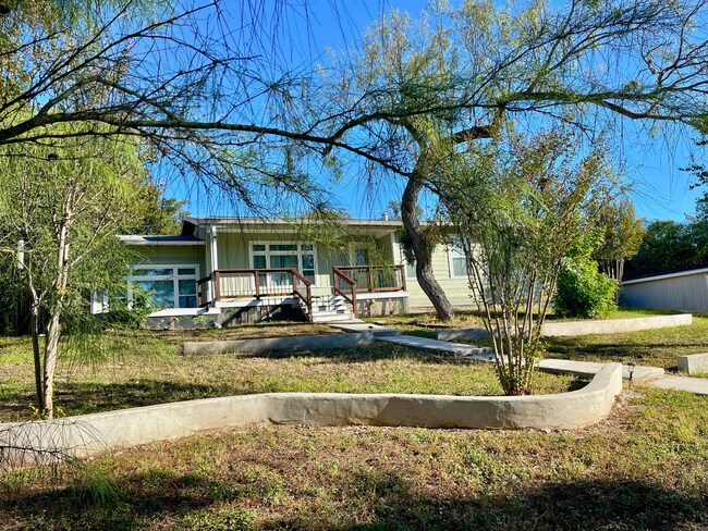 Foto del edificio - 1041 Ivy Ln