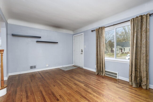 Foto del edificio - 1608 Whitcomb Ave