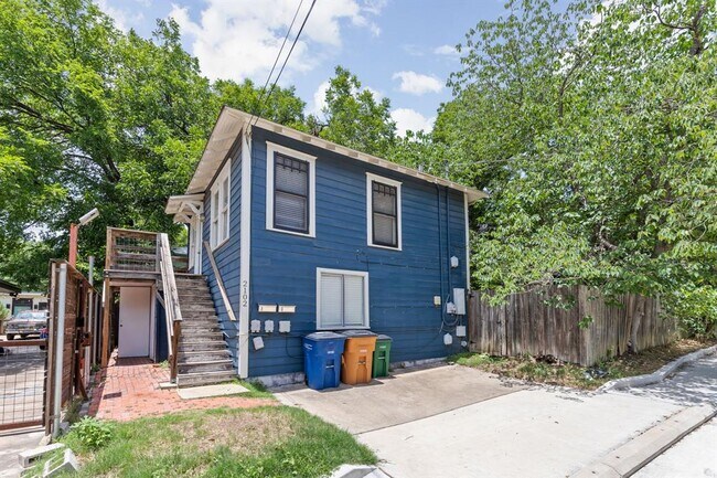 Foto del edificio - 2102 Brackenridge St