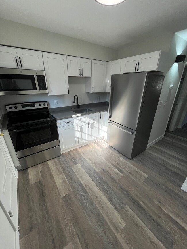 Photo - 2714 Center St Apartment