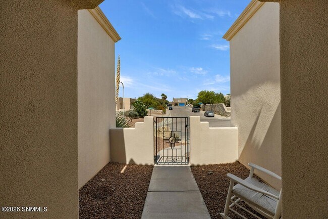 Building Photo - 2561 Desert Cove Pl