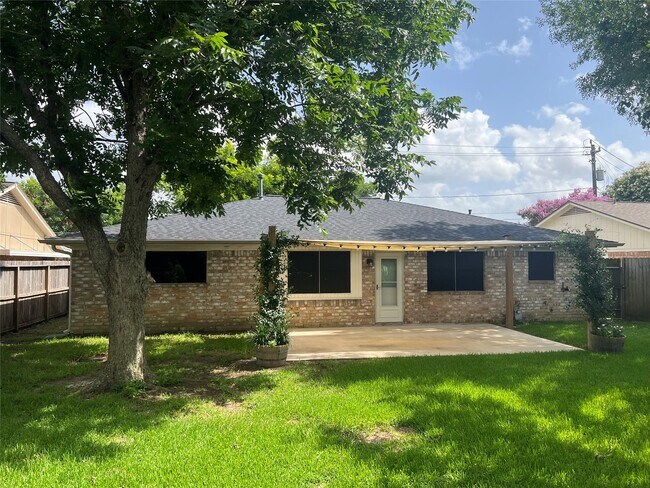 Foto del edificio - 205 W Vaughn Ln