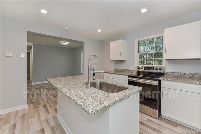 Building Photo - 4928 Lailwood Cir