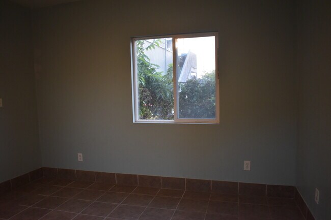 Foto del edificio - 1220 W 45th St